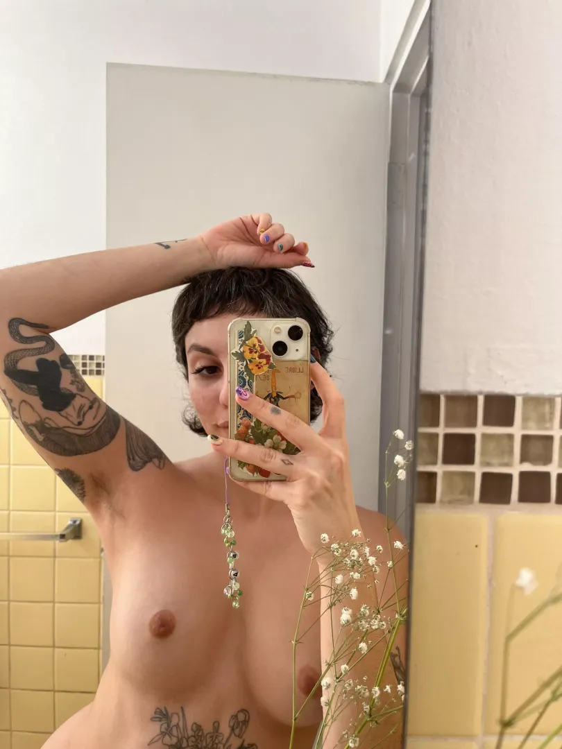 Take me and lick it 🥺