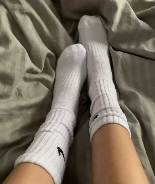 Take them off or leave them on for todays footjob?😋