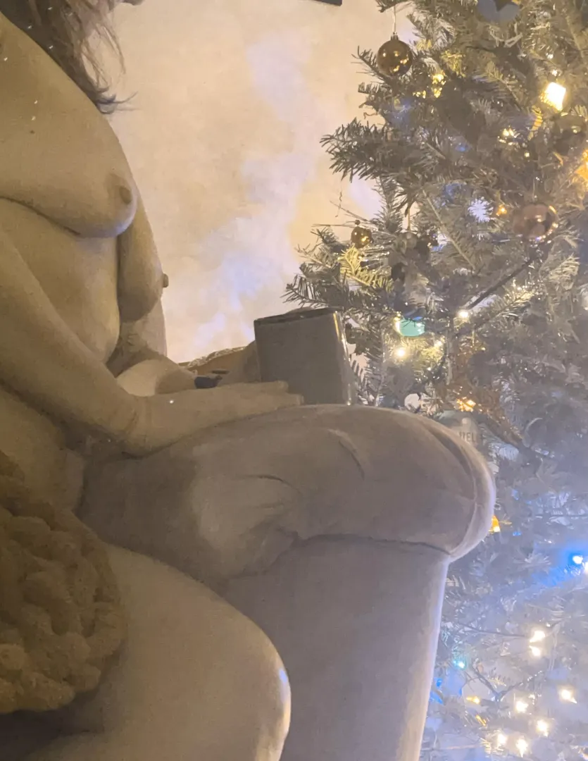 Taking the time to admire my tree. (F)