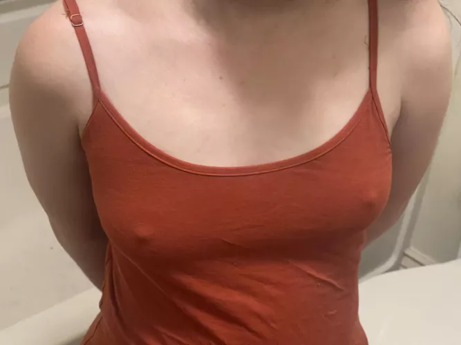 Tank top + no bra = my default
