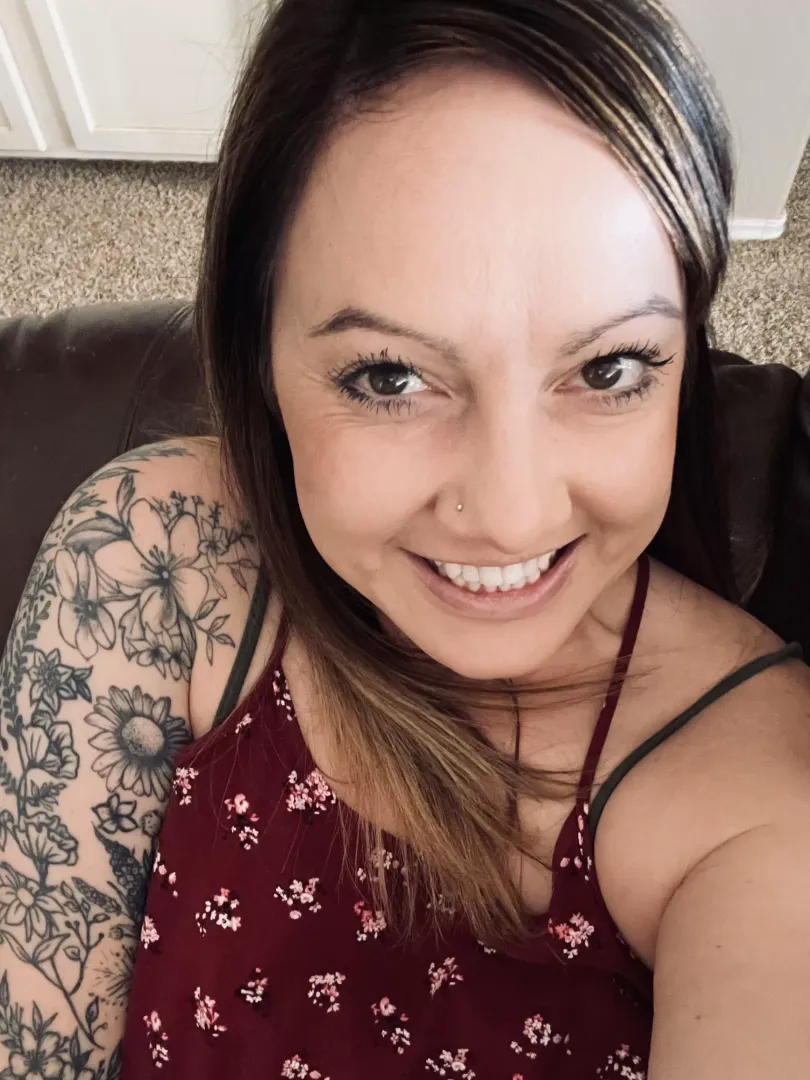 Tattooed milf 🖤