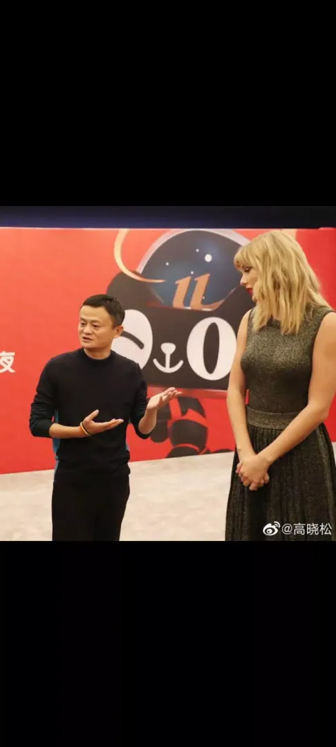 Taylor Swift looks at Jack Ma like she's having him for breakfast