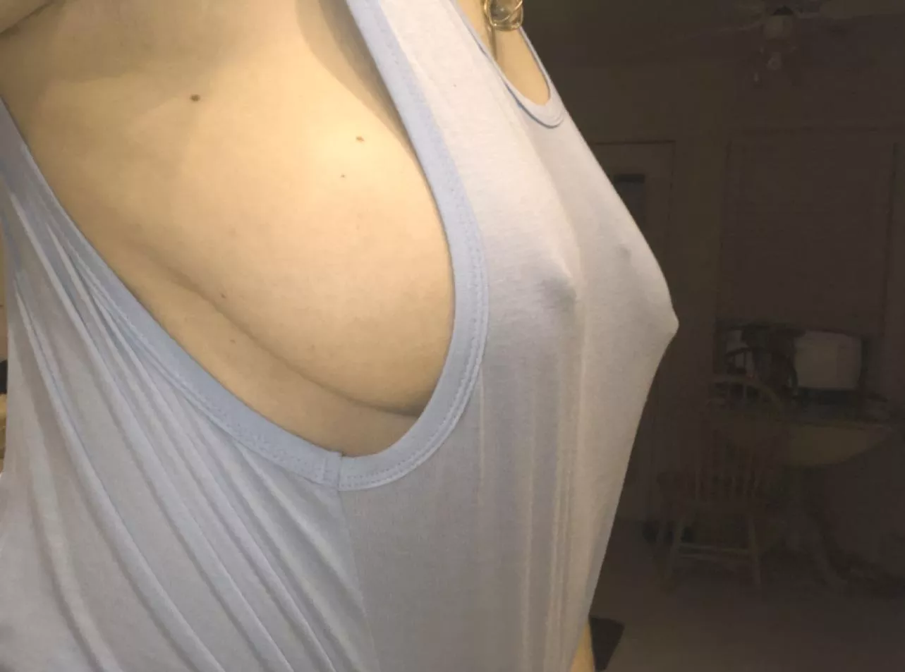 Tee shirt side boobs are awesome