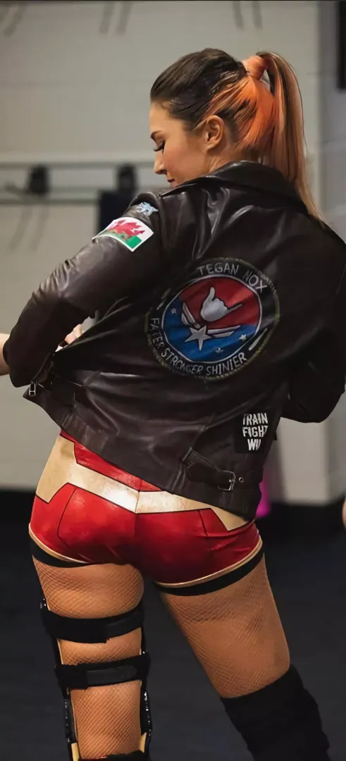 Tegan nox 🍑