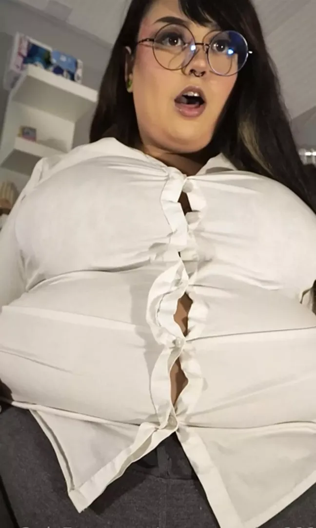Tfw you gained so much weight your button up doesn’t fit anymore✨