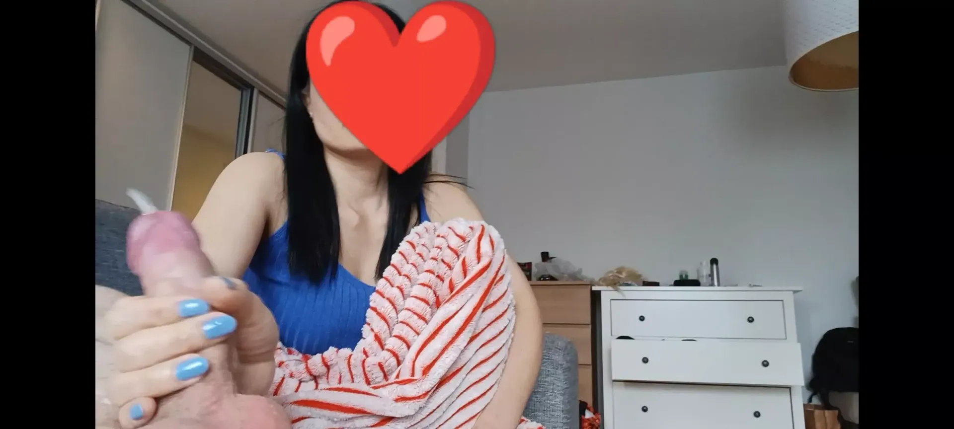 Thai mom giving handjob for young Finnish boy💦