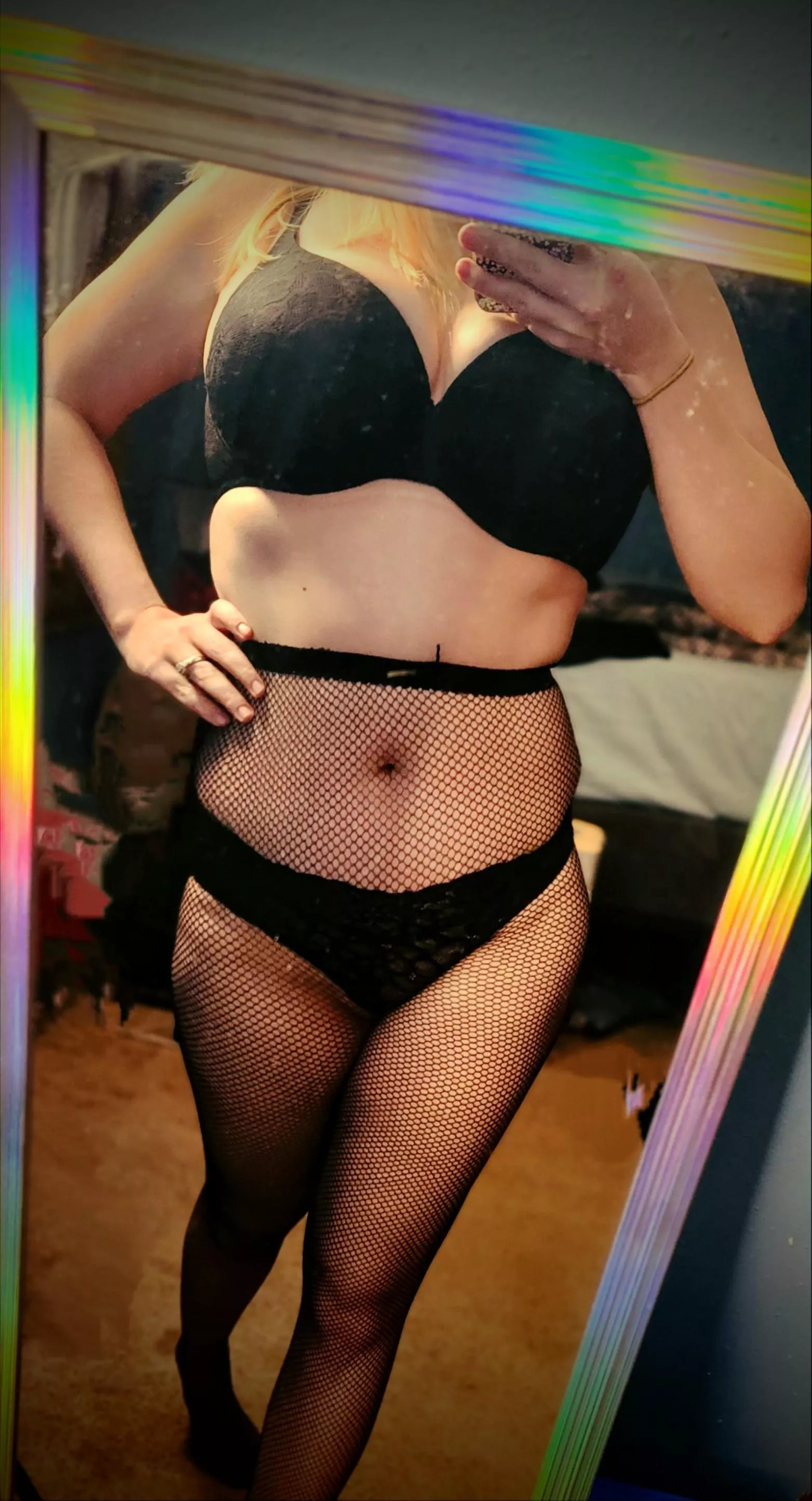 That sexy milf you can't forget. 😘