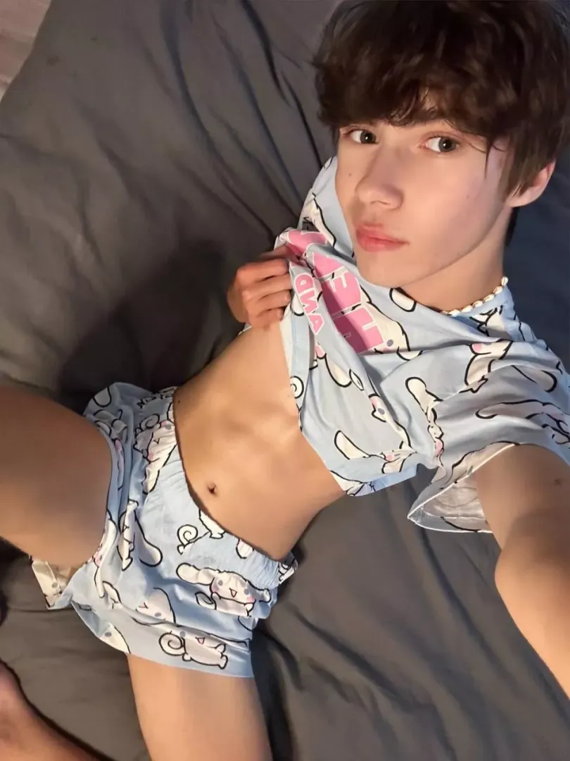 thats my sleep outfit would you get annoyed if this 125lbs twink sending you good night selfies?