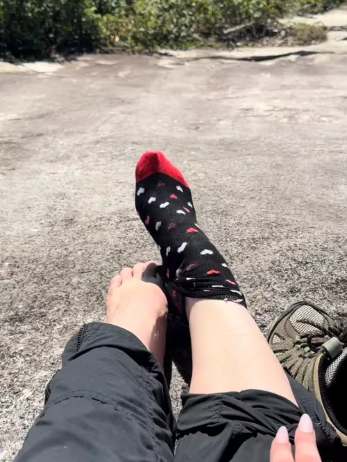 The best part of every hike is peeling off my sweaty socks after… or during 😉