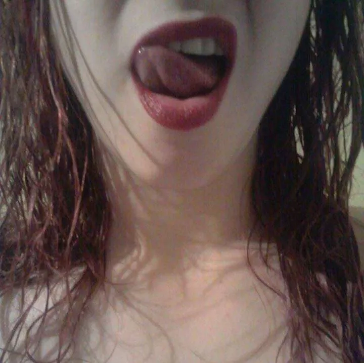 The hotwife is waiting...