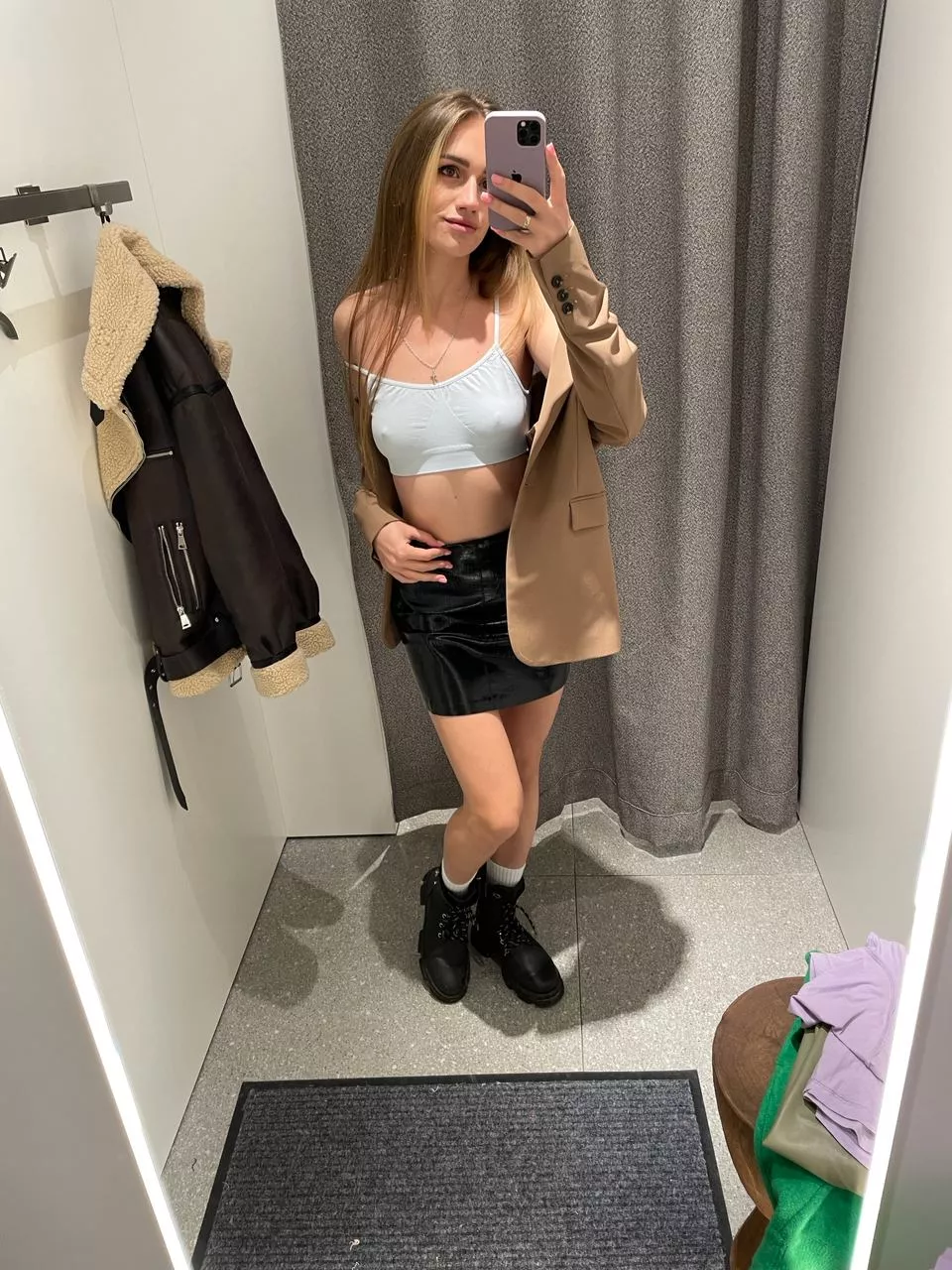The little innocent wants to be fucked in the locker room as soon as possible (F19)