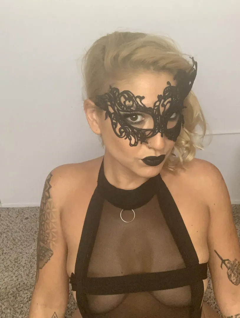 The mask stays on when you fuck me 😈