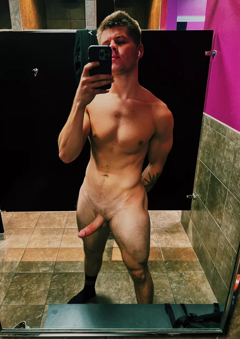 The mens locker room, where all the fun is at ;)