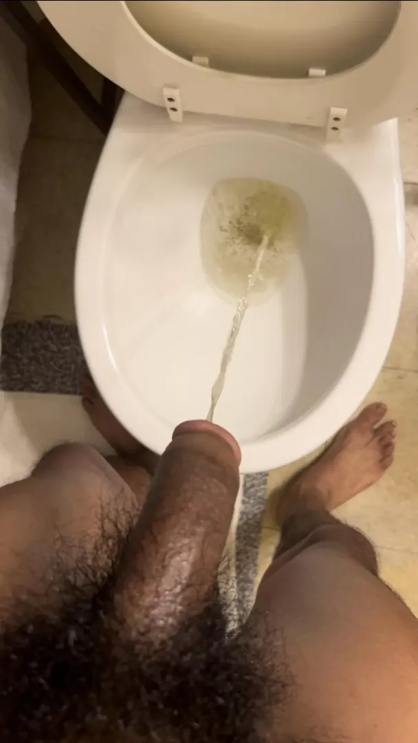 The MORNING PISS ALWAYS FEELS THE BEST💦