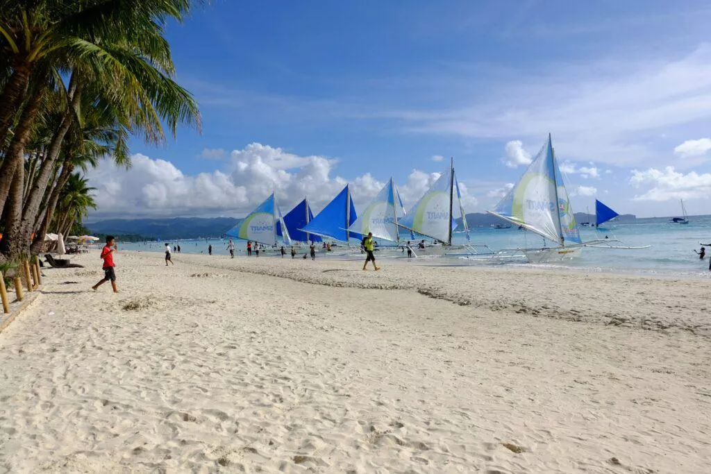 The ocean stirs the heart, inspires the imagination, and brings eternal joy to the soul.