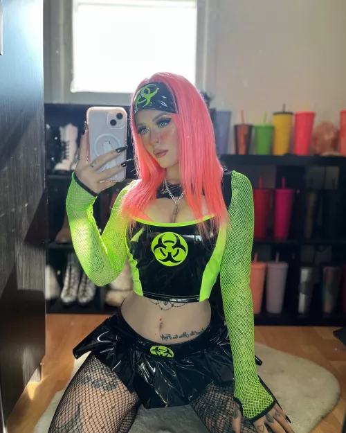 the only toxic girl in ur life 0 f - international3th0t