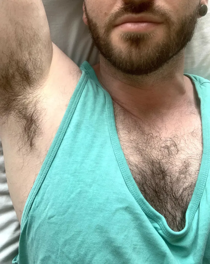 The problem with never wearing deodorant is that my own smell turns me on 😅