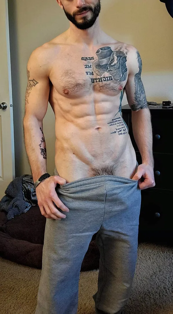 The reason everyone loves grey sweatpants 😉