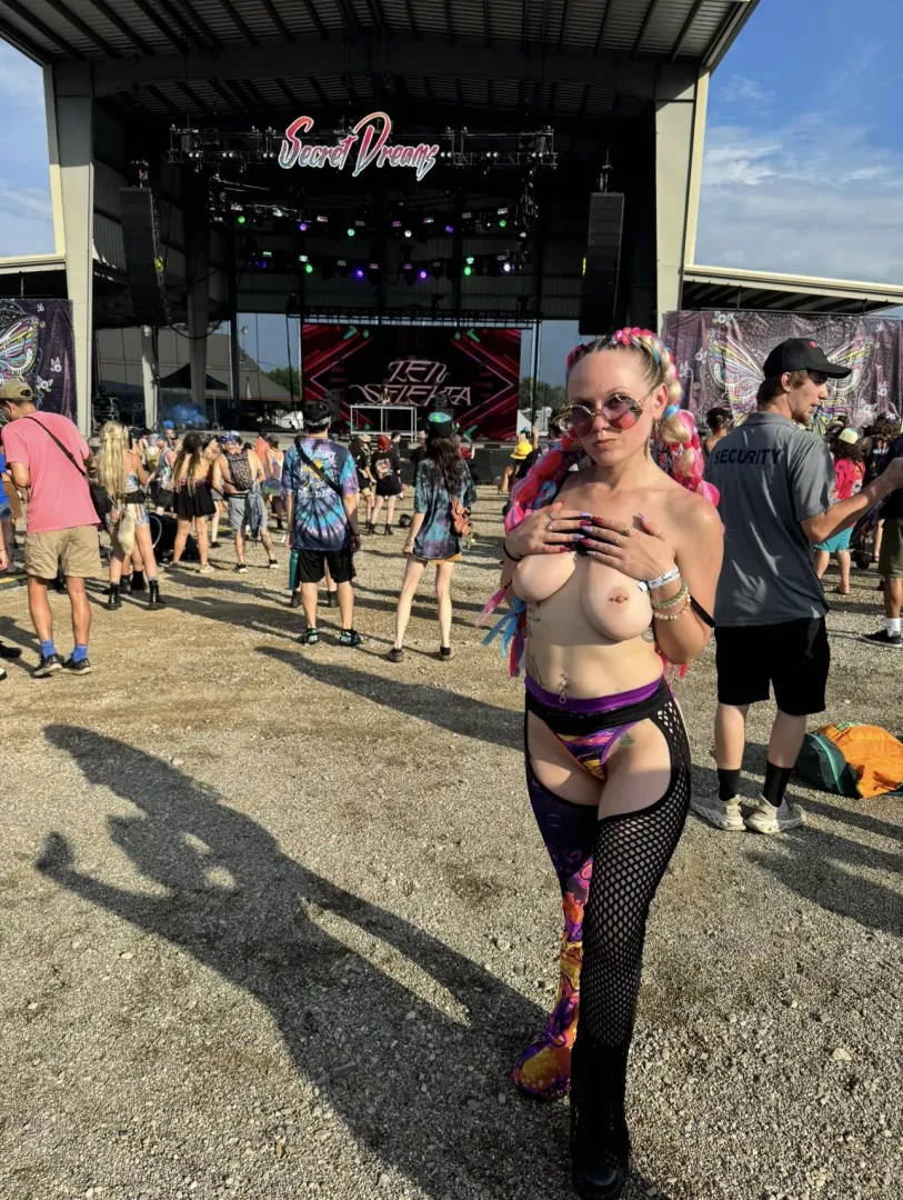 the security guard said i could keep my titties out 