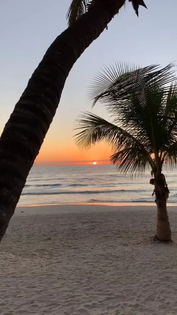 The sunset with this calic atmosphere makes you feel relaxed and relaxed