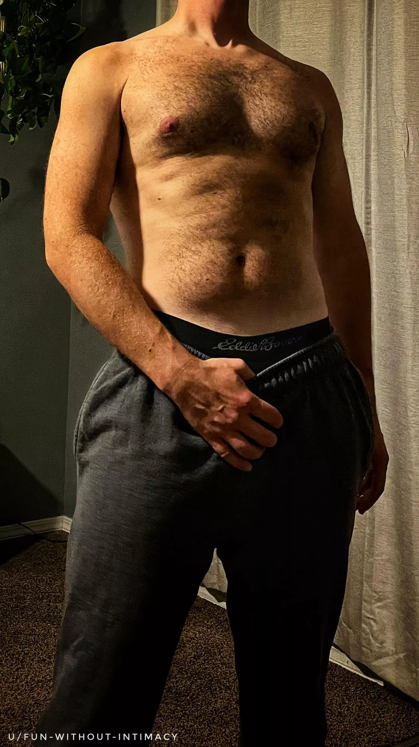 The temps are changing and you know what that means? 😏Gray sweatpants season 🍂