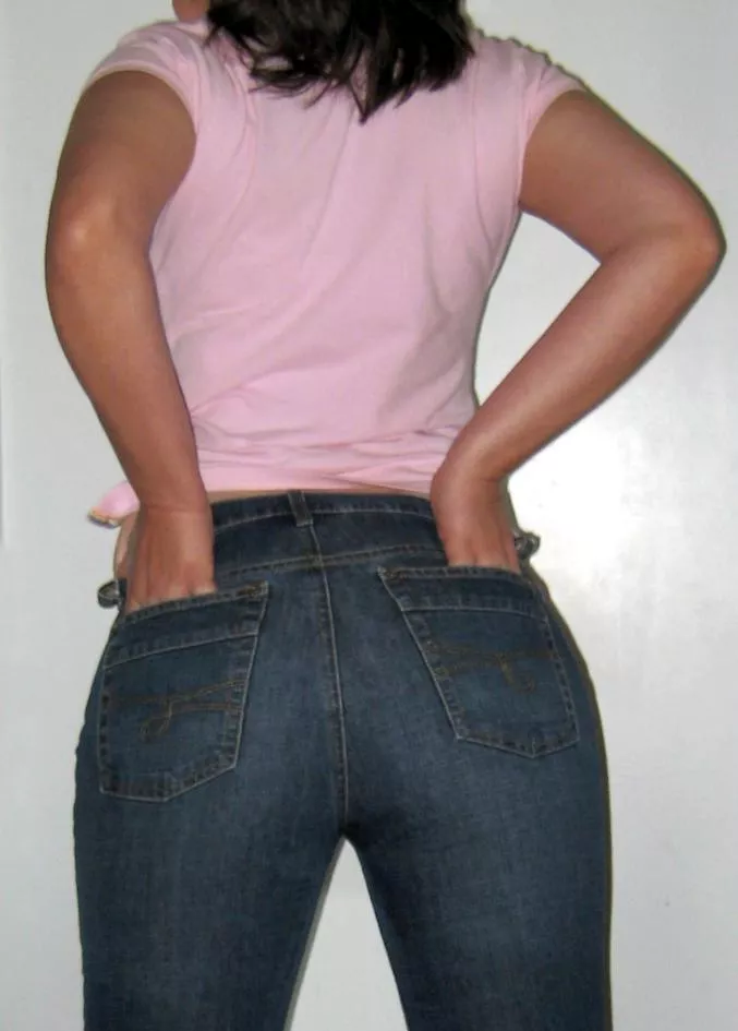 The tighter my jeans the better... A little view from behind my behind 😊