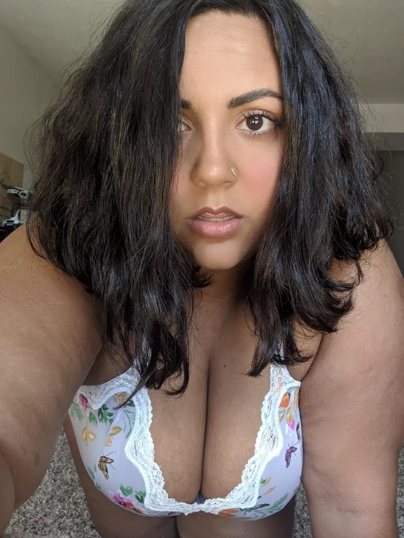 The way I'm staring into the camera is so weird LOL