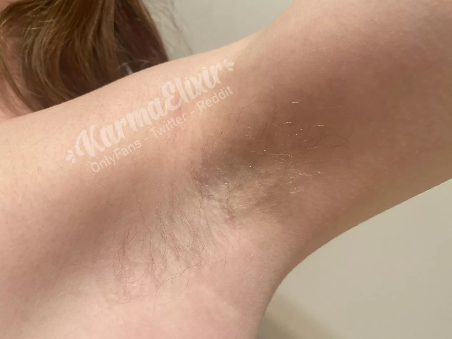 These blonde pits are in need of worshipping…
