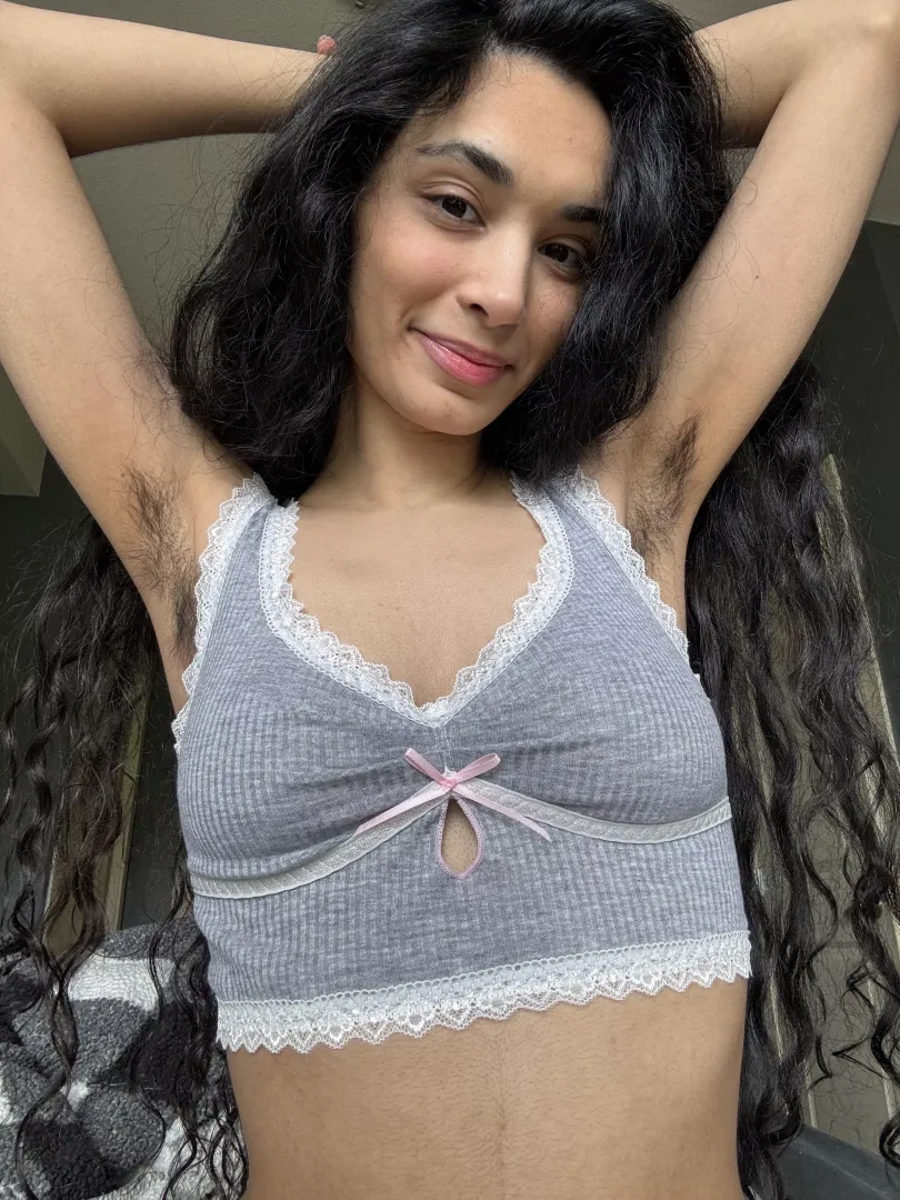 These hairy Indian pits smell like heaven 