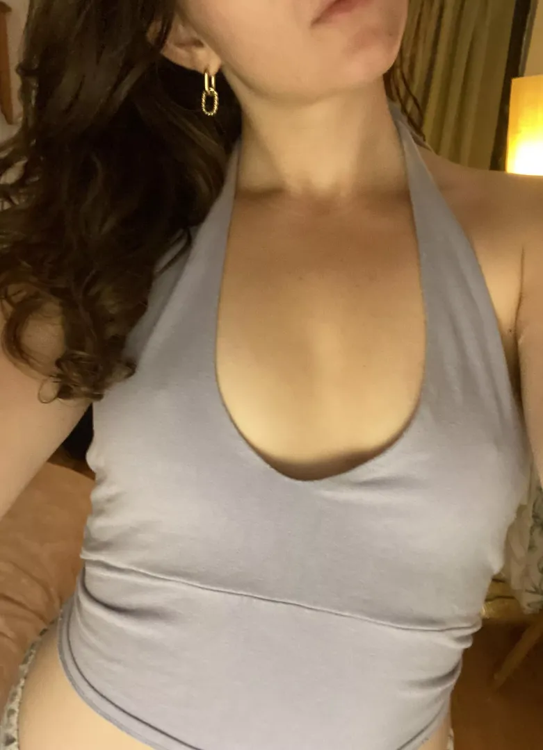 These perky titties cannot be contained!! 🥰🥰