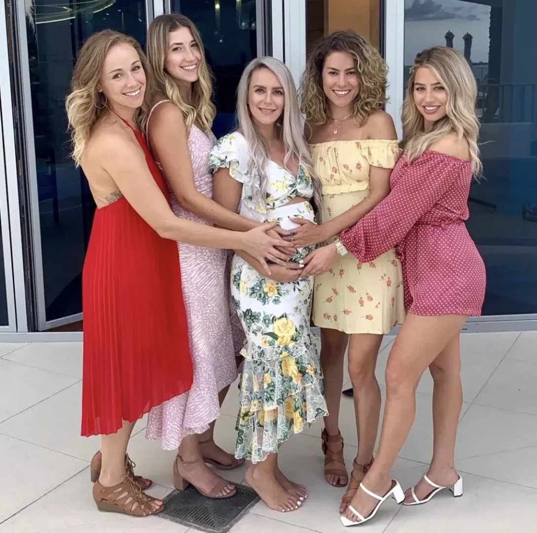 They all wish it was them instead…🤰🏼