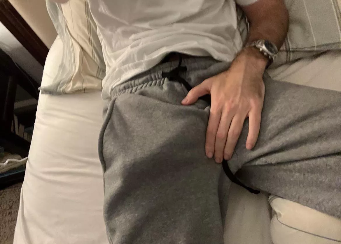 They grey sweatpants cause an automatic hard on.