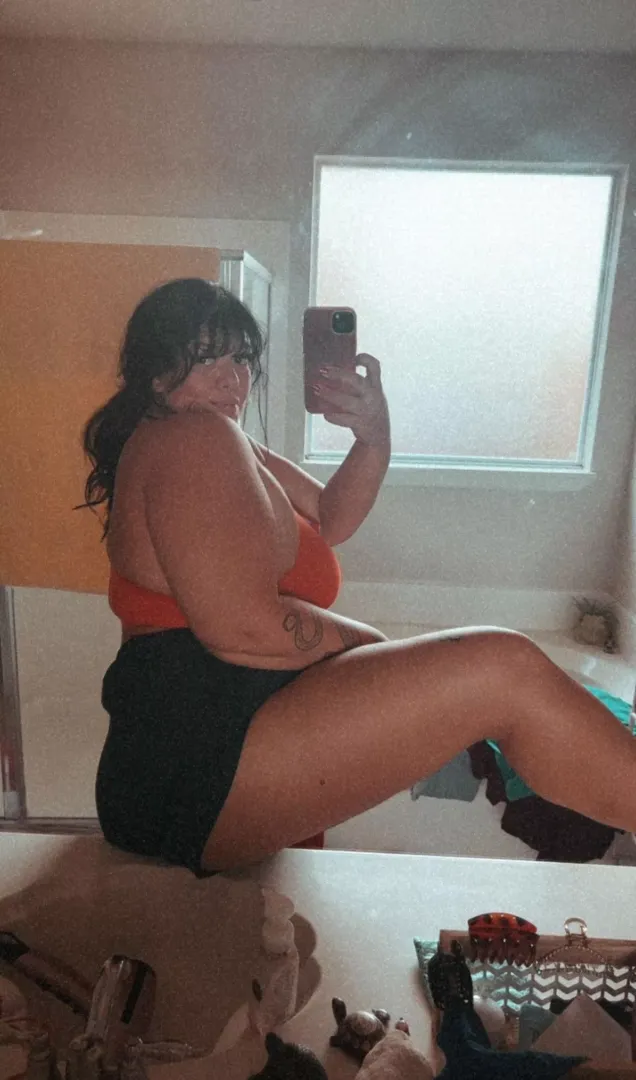 they say i’m not a BBW… but i’m 6’ and 300lbs. i think my thighs weigh at least 60 lbs a piece 🥲