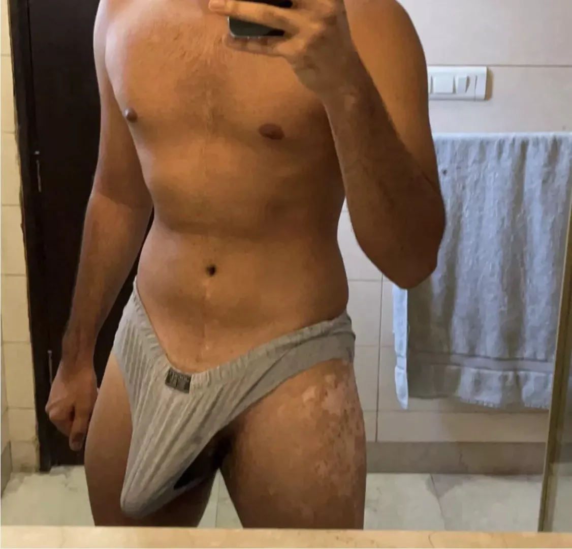 They’re so tight, my 9 inch teen cock somehow stretches out xxl briefs as well 😈 pm for more