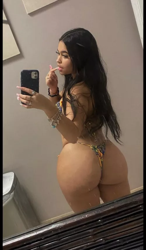 Thicc slut🤤🤯