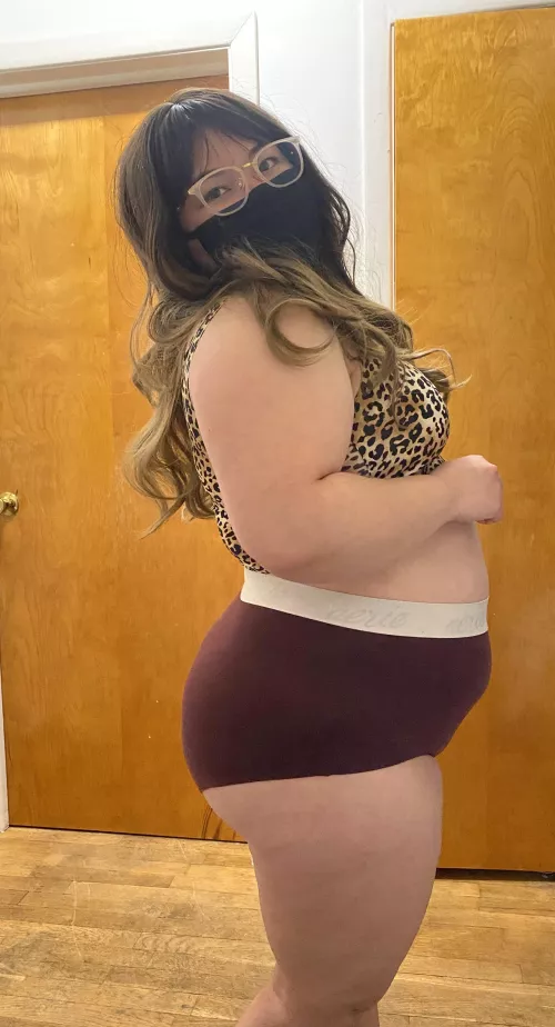 Thick Asian girls with glasses