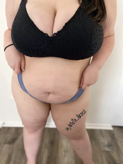 Thick MILF to make Monday better