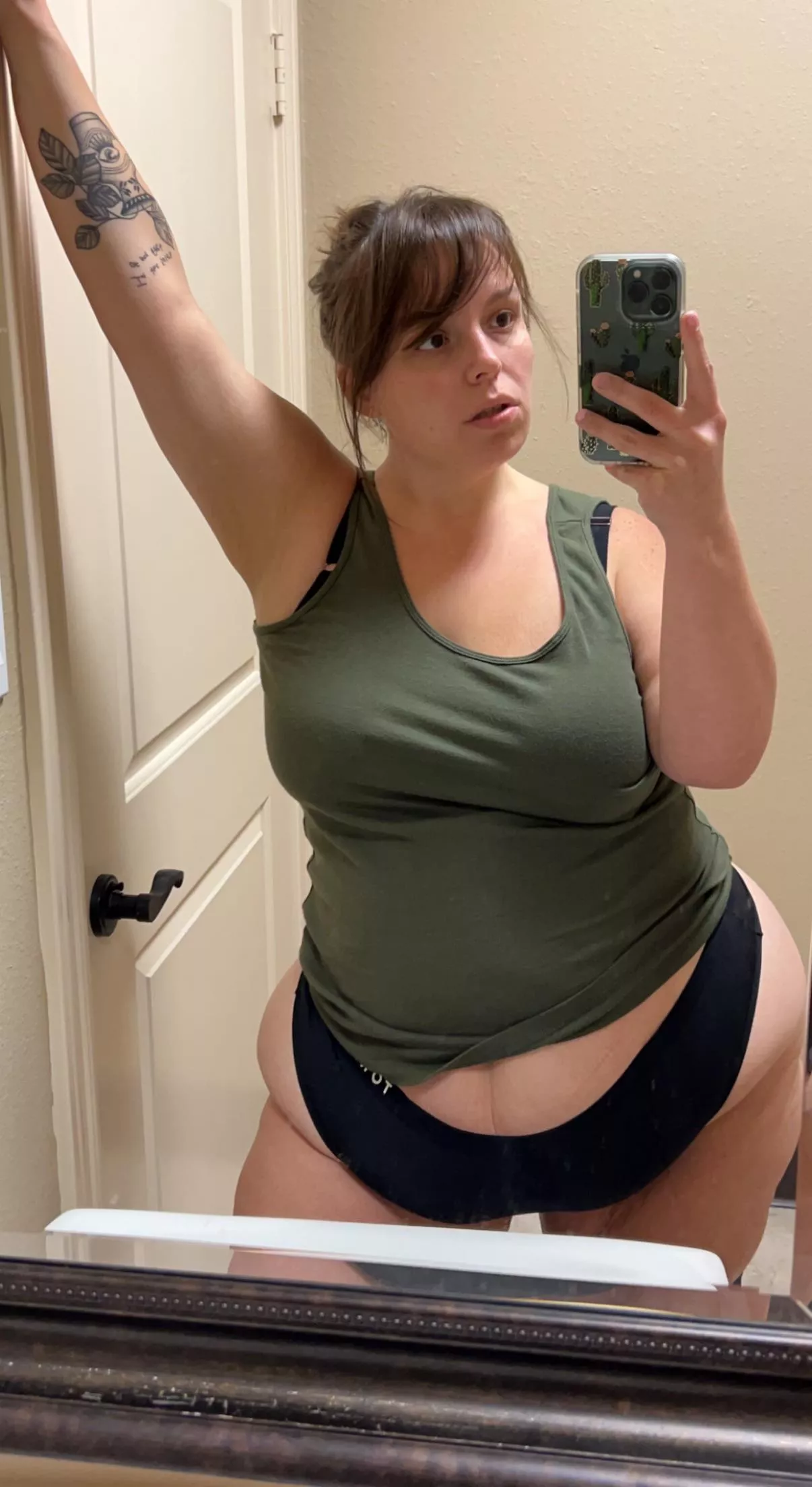 thick mommas swallow