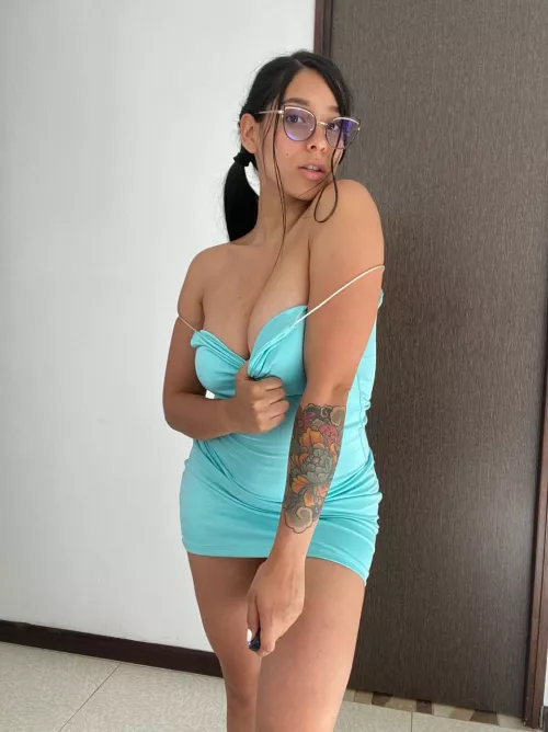 Thick, nasty, and busty, just how you like it!