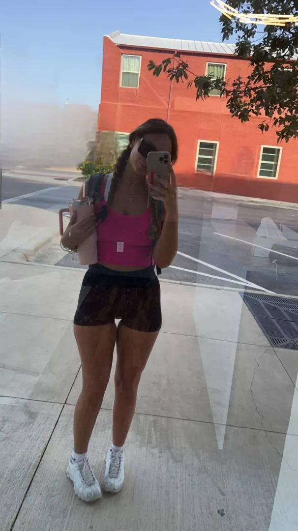 thick thigh gap😝😝