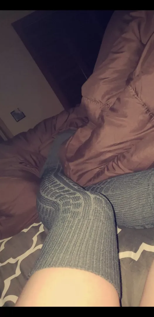 thick thighs with the long socks 😜
