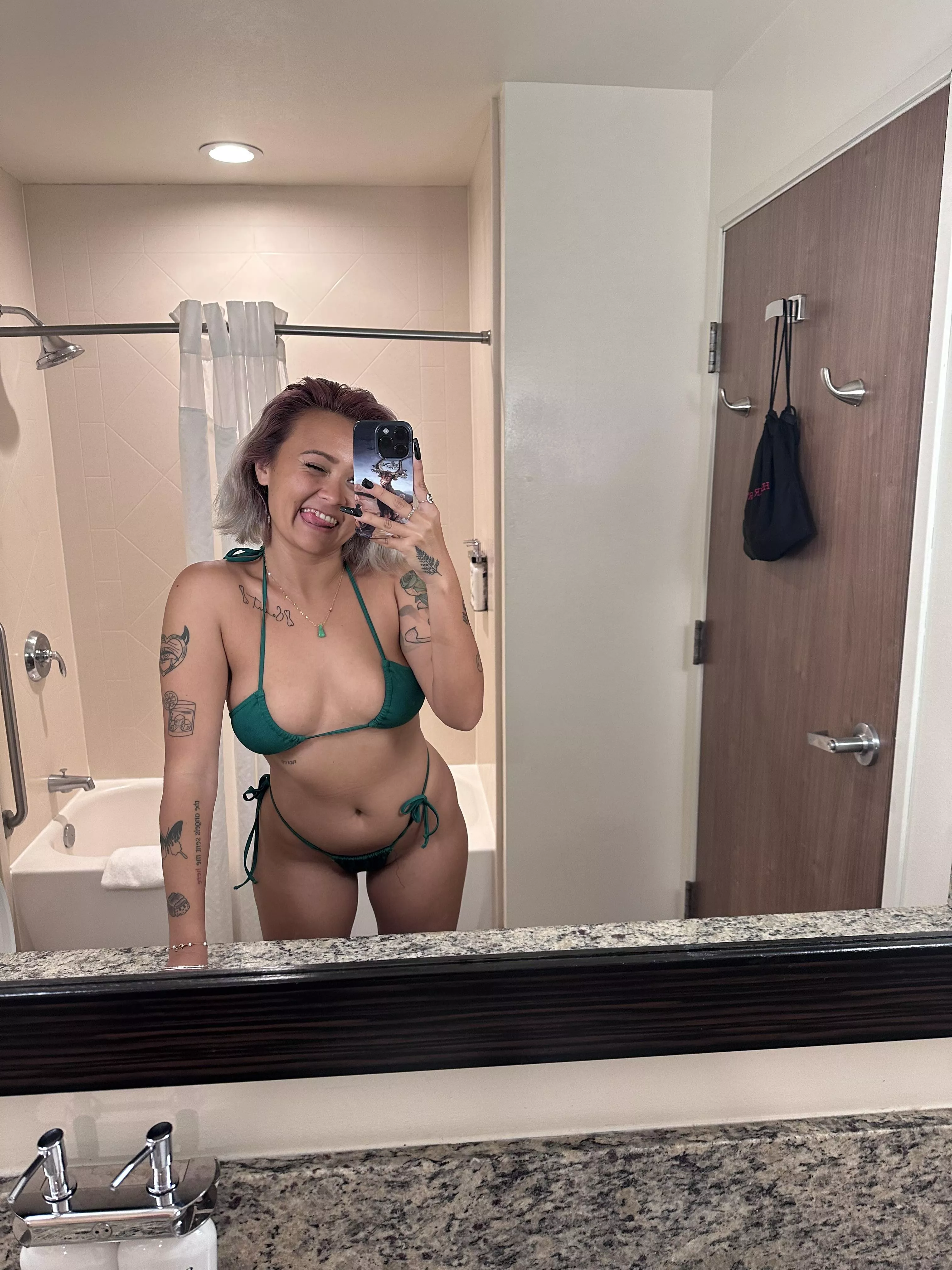 This Asian cutie doesn't wanna let you pull out.