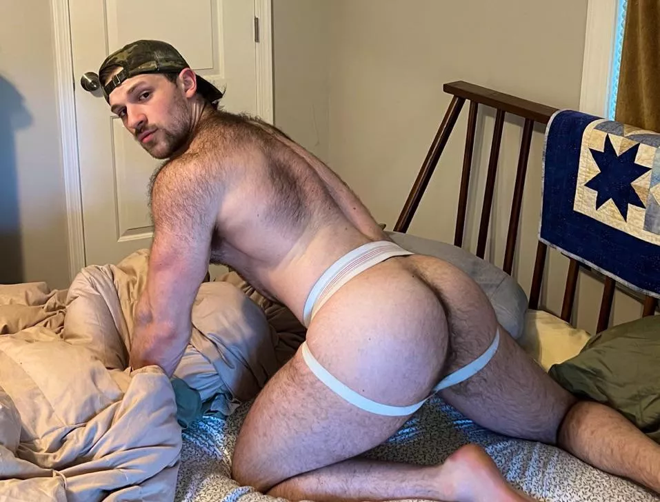 This booty needs it bad!😈