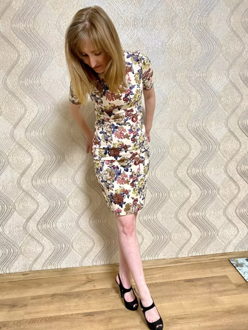 This dress makes me feel good