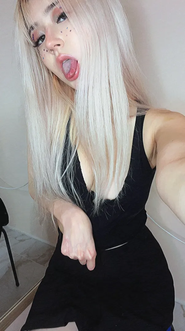 This dress was given to me by my mom for my 19th birthday, many boys notice my great attraction when I wear it