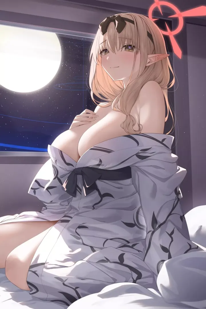 This Elf's Kimono is about to fall off