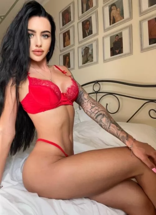 This girl wants to show you something