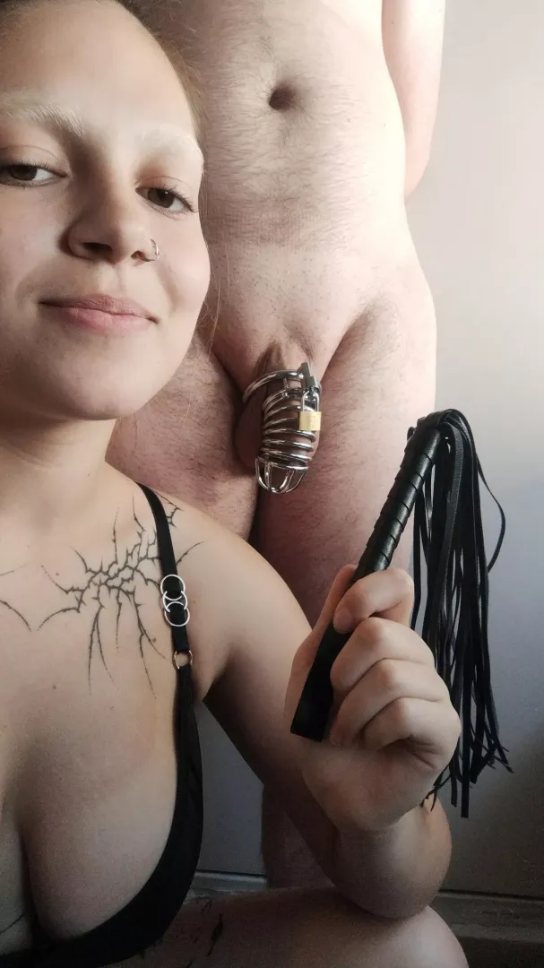 This guy is even tinier than my cage, how patheticis that? 🤣 He will be punished 😈