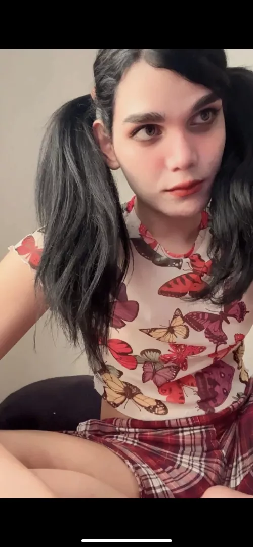 this is how i look while working :3