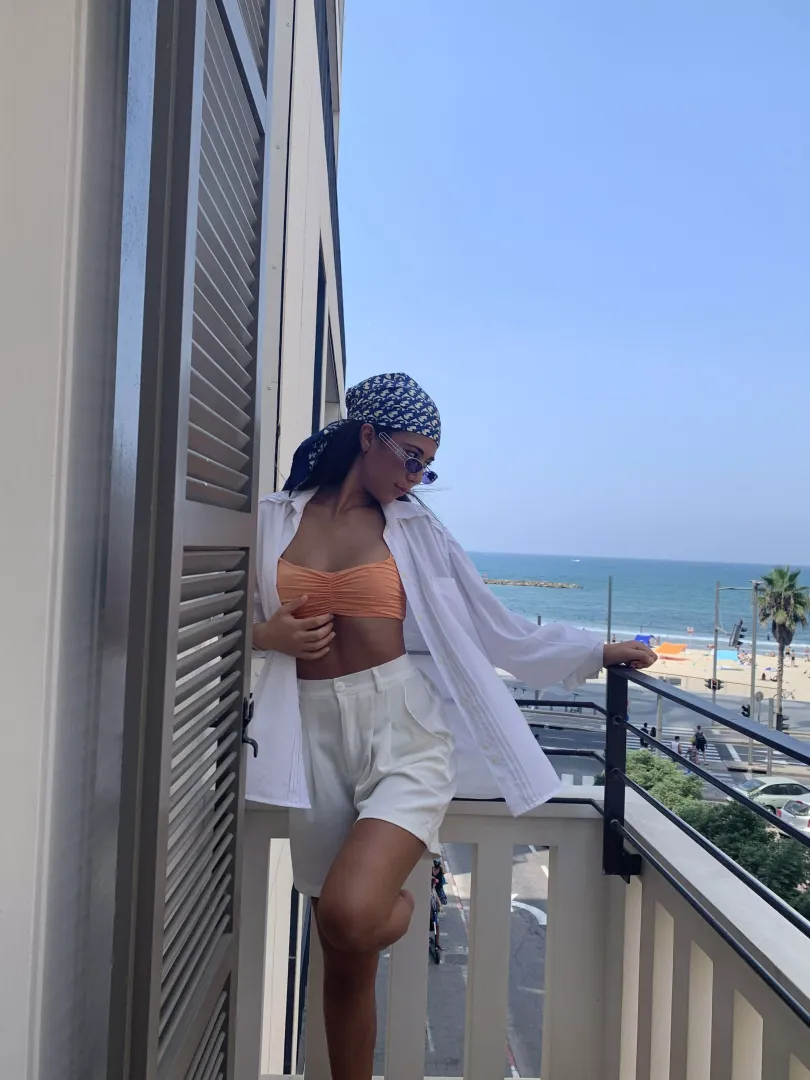 This is how I’d wait for you to come home🥰💋